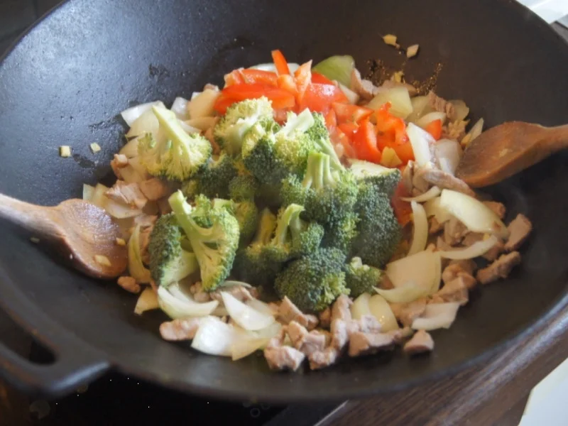 Wok-Gemüsepasta mit Schweinefilet - Rezept - Bild Nr. 6275