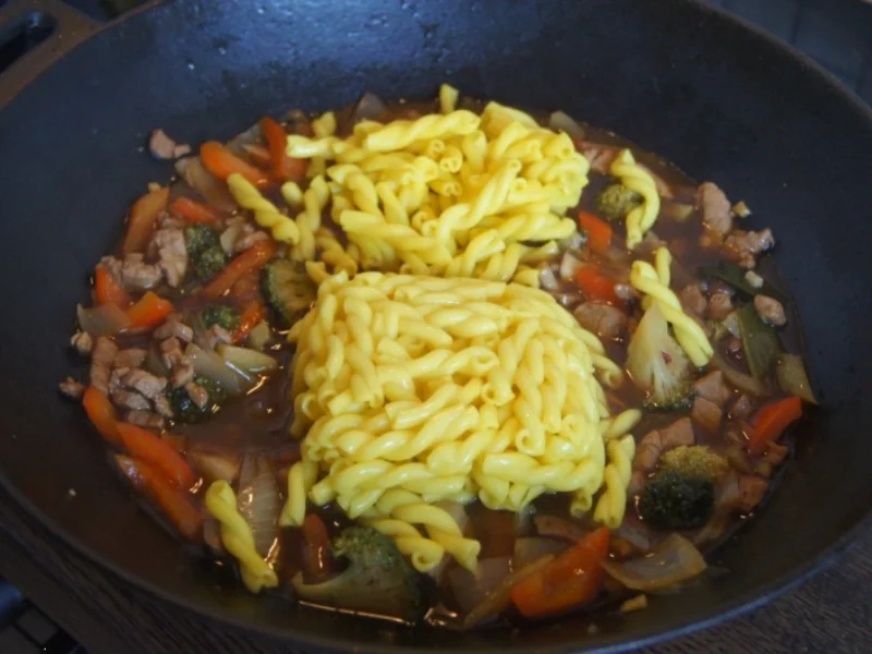 Wok-Gemüsepasta mit Schweinefilet - Rezept - Bild Nr. 6280