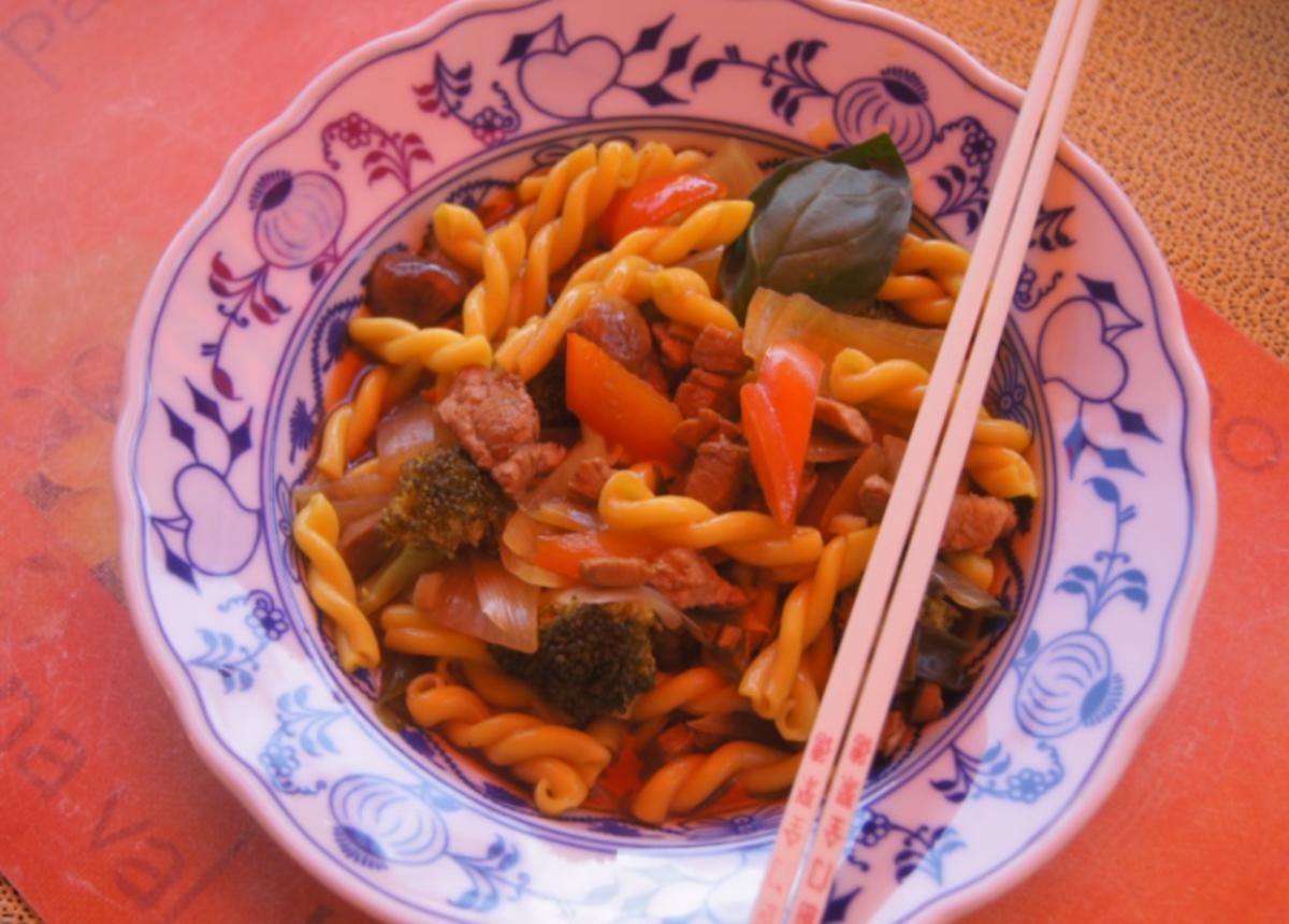 Wok-Gemüsepasta mit Schweinefilet - Rezept - Bild Nr. 6282