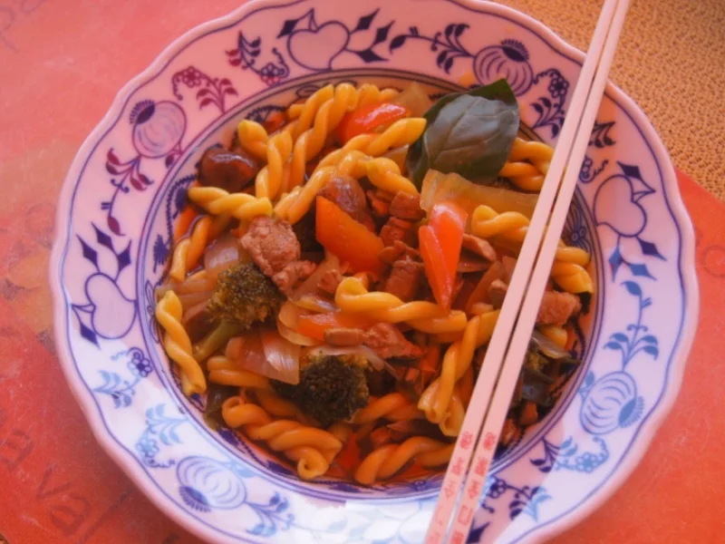 Wok-Gemüsepasta mit Schweinefilet - Rezept - Bild Nr. 6282