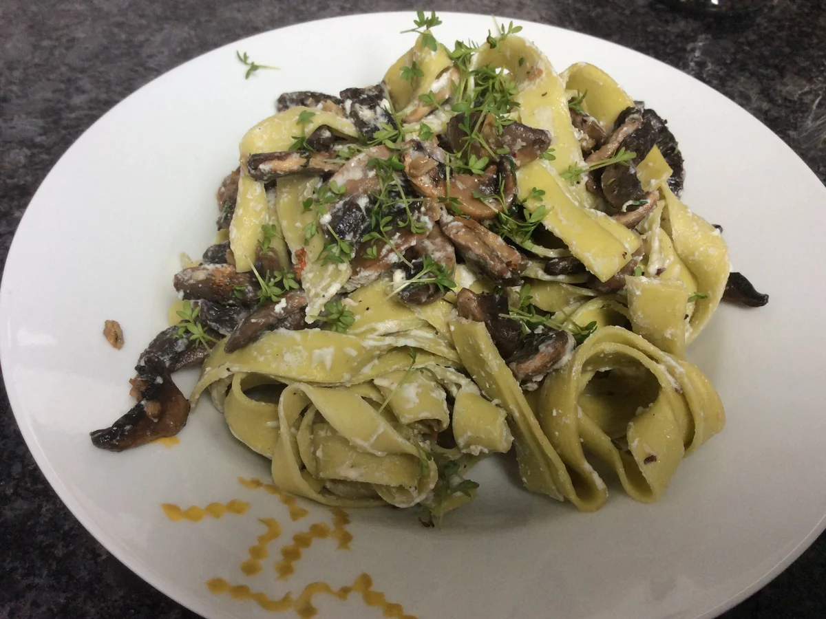 Rezept: FETTUCCINE IN RICOTTA PILZSAUCE Bild Nr. 2 FETTUCCINE IN RICOTTA PILZSAUCE - Rezept - Bild Nr. 2