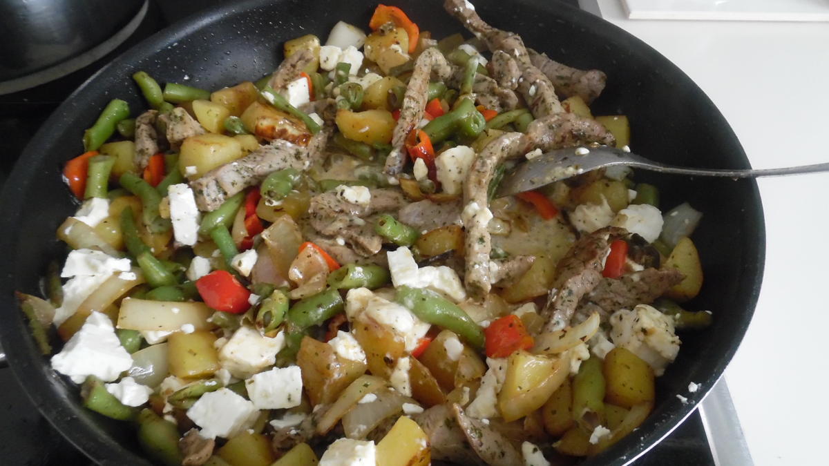 Filet-Streifen-Kartoffel-Pfanne mit Gemüse, Schafskäse und Schmand-Dip - Rezept - Bild Nr. 6273