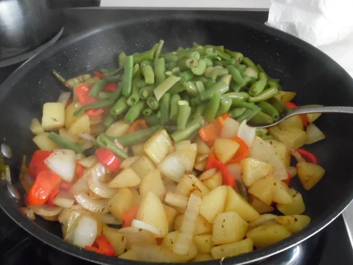 Rezept: Filet-Streifen-Kartoffel-Pfanne mit Gemüse, Schafskäse und Schmand-Dip Bild Nr. 6274 Filet-Streifen-Kartoffel-Pfanne mit Gemüse, Schafskäse und Schmand-Dip - Rezept - Bild Nr. 6274