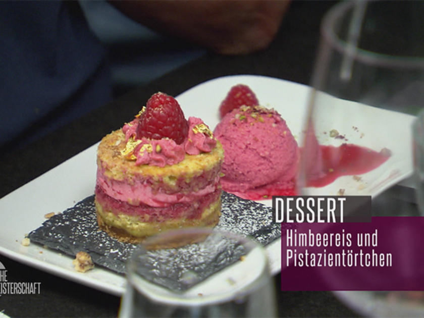 Törtchen met Pistazien an iesicher Himbeer-Limetten-Crème - Rezept ... Törtchen met Pistazien an iesicher Himbeer-Limetten-Crème - Rezept ...