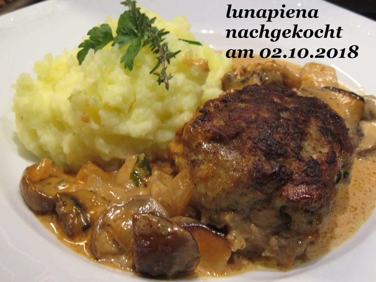 Jägerbuletten mit Pilzsoße und Kartoffelpüree - Rezept - Bild Nr. 3