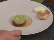 Thunfischtatar, Avocadocreme, Black Tiger Granat mit asiatischem Espuma, Sesamakaramell - Rezept - Bild Nr. 2