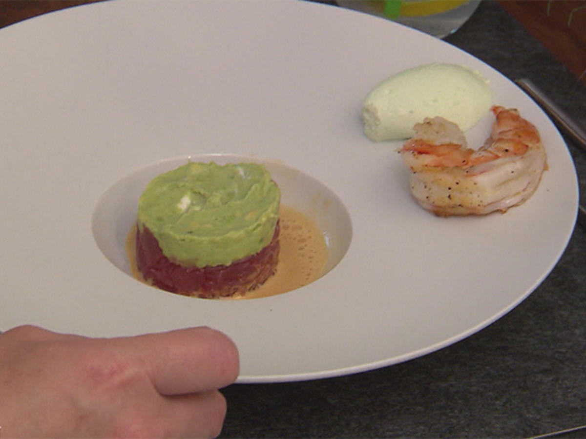 Bilder für Thunfischtatar, Avocadocreme, Black Tiger Granat mit asiatischem Espuma, Sesamakaramell - Rezept