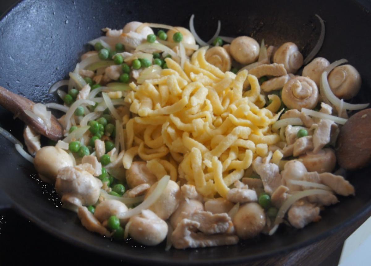 Hähnchen-Gemüse-Wok mit Spätzle - Rezept - Bild Nr. 6310