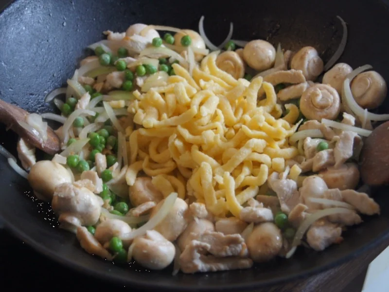 Hähnchen-Gemüse-Wok mit Spätzle - Rezept - Bild Nr. 6310