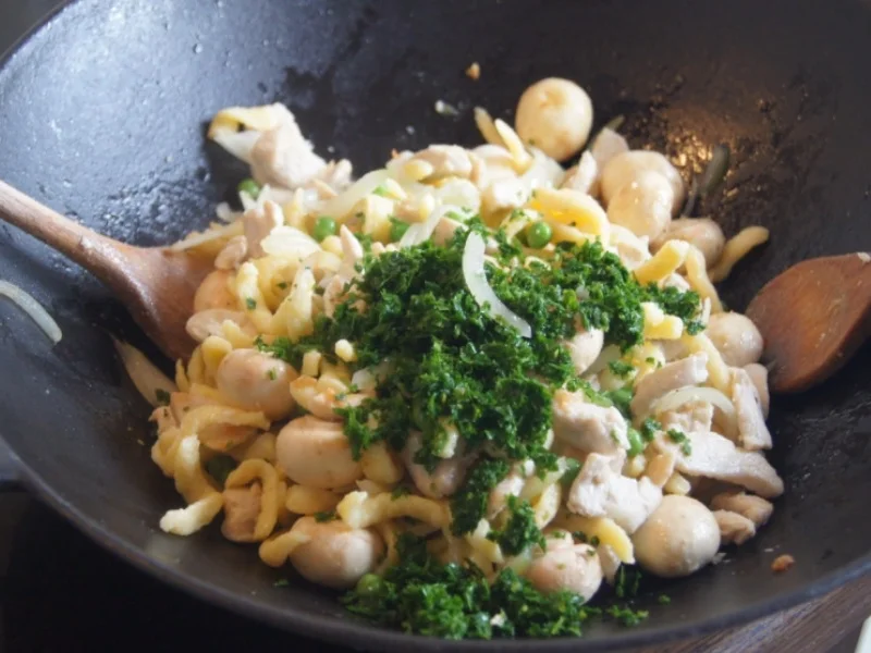 Hähnchen-Gemüse-Wok mit Spätzle - Rezept - Bild Nr. 6311