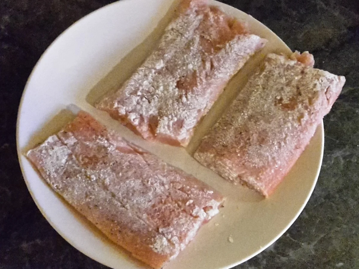 Rezept: gebratener Wildlachs mit Kräuternudeln und Spinat Bild Nr. 6309 gebratener Wildlachs mit Kräuternudeln und Spinat - Rezept - Bild Nr. 6309