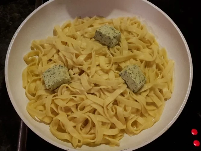 Rezept: gebratener Wildlachs mit Kräuternudeln und Spinat Bild Nr. 6311 gebratener Wildlachs mit Kräuternudeln und Spinat - Rezept - Bild Nr. 6311