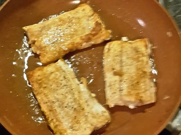 Rezept: gebratener Wildlachs mit Kräuternudeln und Spinat Bild Nr. 6312 gebratener Wildlachs mit Kräuternudeln und Spinat - Rezept - Bild Nr. 6312