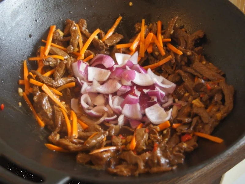 Rindfleisch-Gemüse-Wok mit Spätzle - Rezept - Bild Nr. 6321