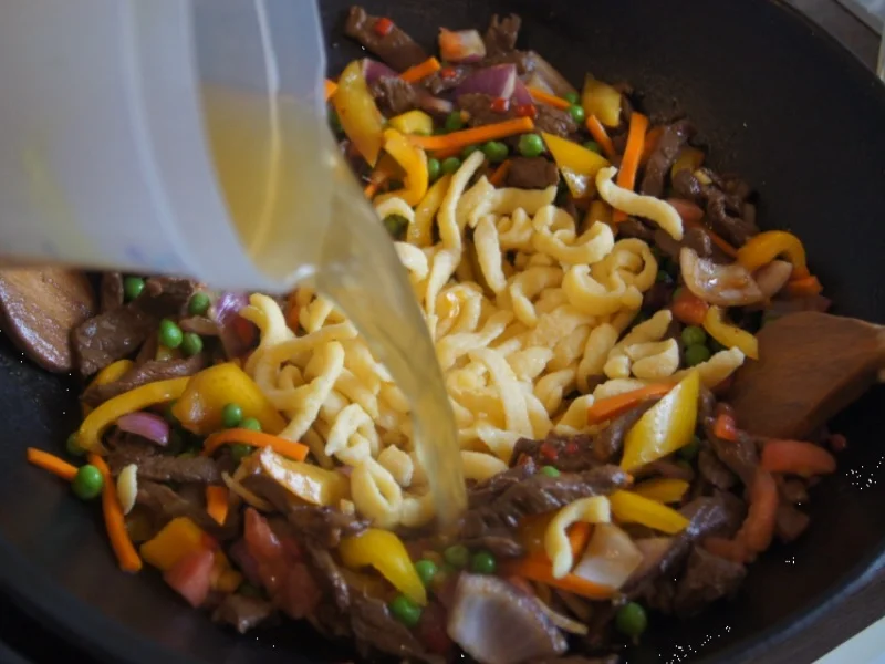 Rindfleisch-Gemüse-Wok mit Spätzle - Rezept - Bild Nr. 6324