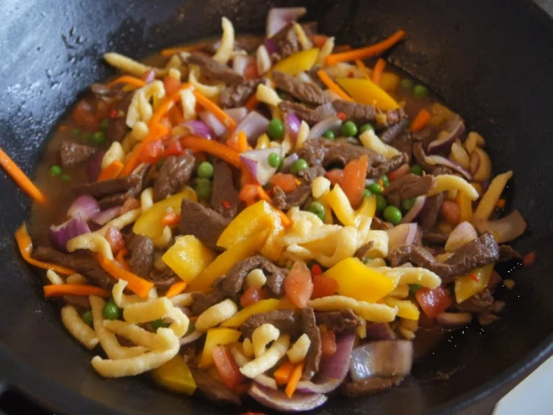 Rindfleisch-Gemüse-Wok mit Spätzle - Rezept - Bild Nr. 6325