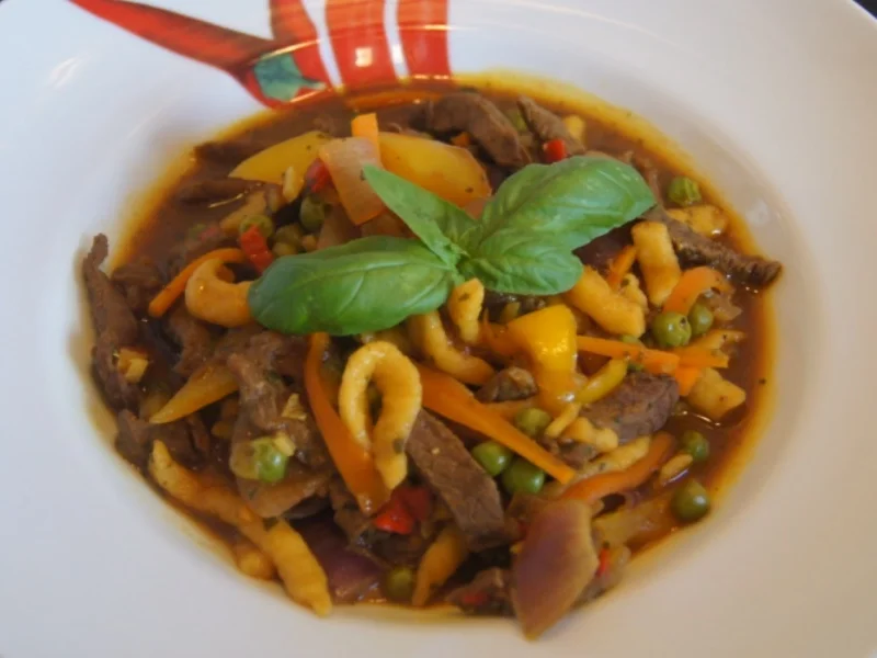Rindfleisch-Gemüse-Wok mit Spätzle - Rezept - Bild Nr. 6330