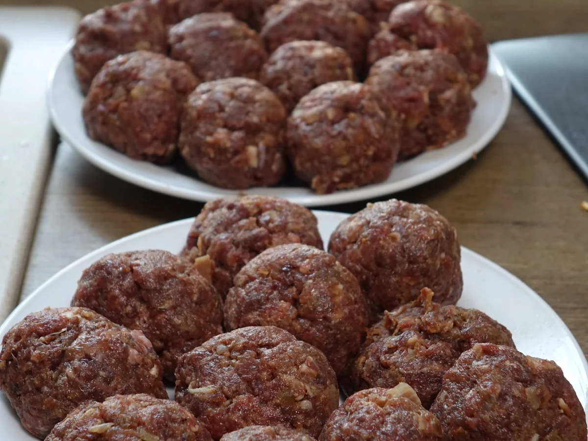 Rezept: Wildschweinklopse mit frittiertem Rosmarin-Kürbis-Kartoffelstampf Bild Nr. 6320 Wildschweinklopse mit frittiertem Rosmarin-Kürbis-Kartoffelstampf - Rezept - Bild Nr. 6320