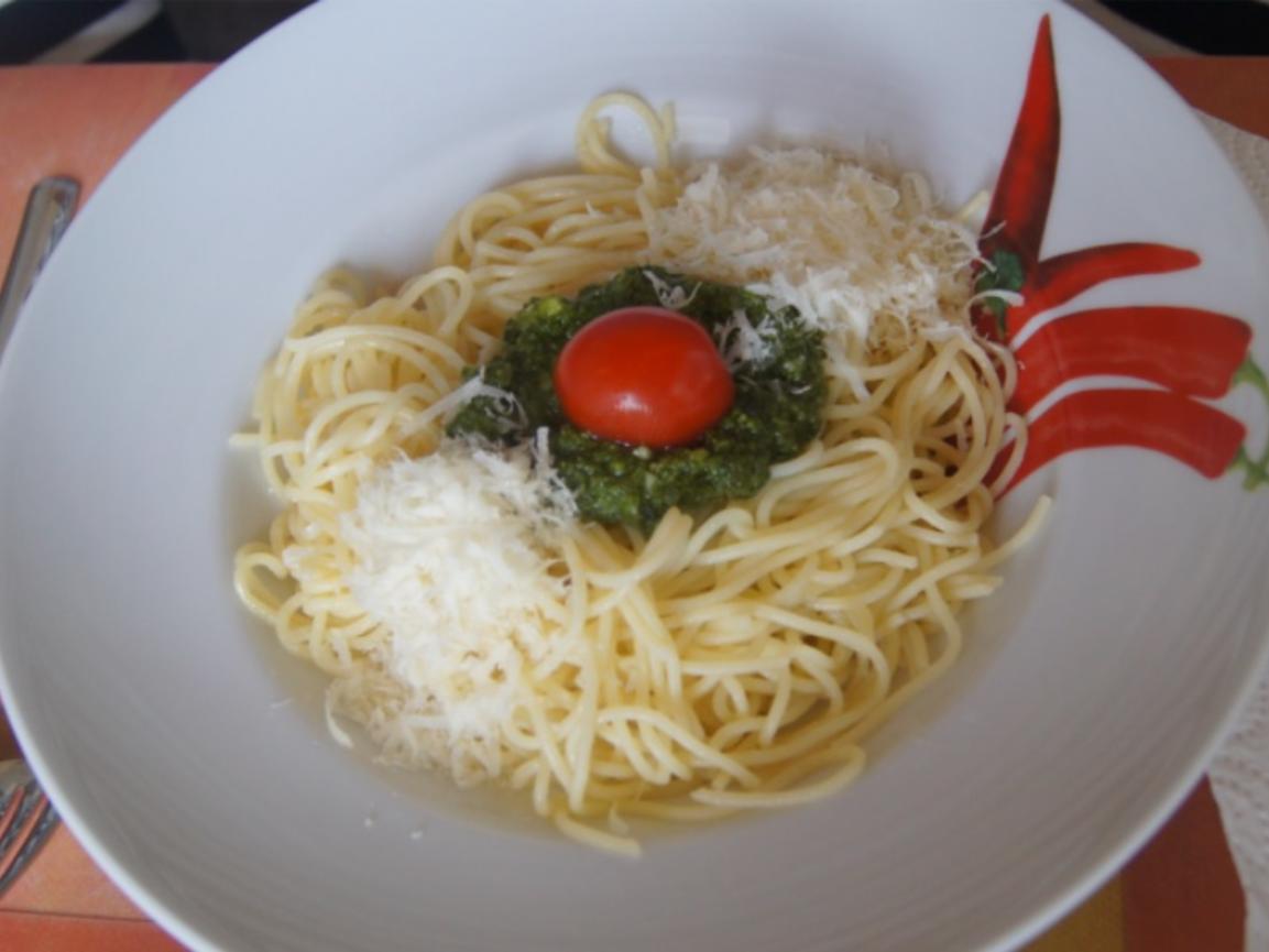 Spaghetti mit Pesto Genovese Rezept mit Bild kochbar.de