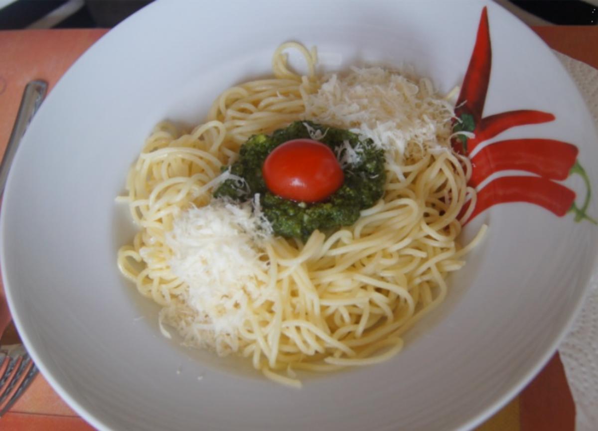 Bilder für Spaghetti mit Pesto Genovese Rezept