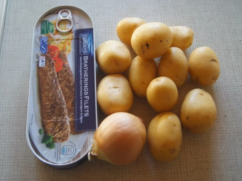 Bratheringsfilets mit Zwiebelringen und schwäbischen Kartoffelsalat - Rezept - Bild Nr. 6369