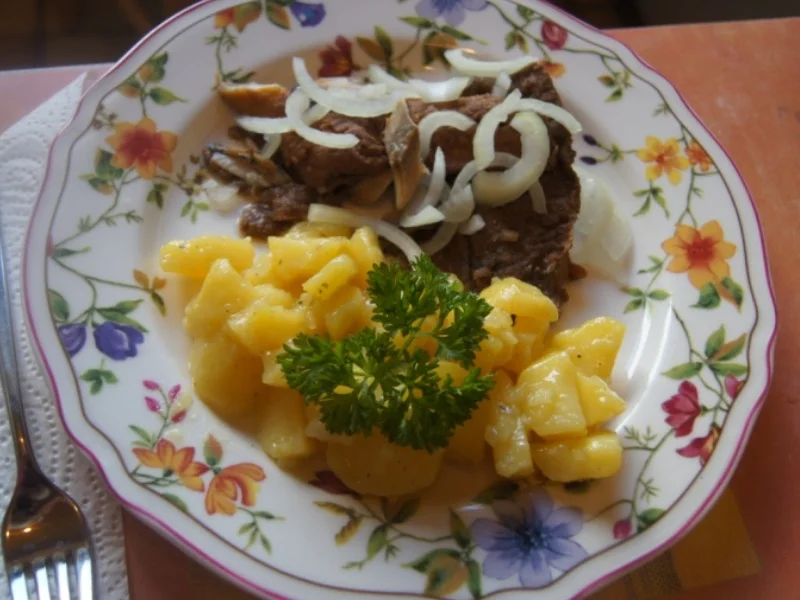Bratheringsfilets mit Zwiebelringen und schwäbischen Kartoffelsalat - Rezept - Bild Nr. 6375