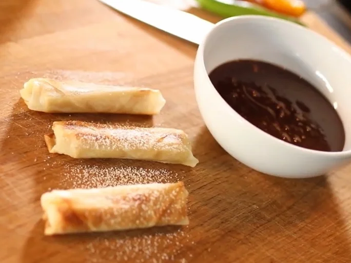 Turon: Bananen-Frühlingsrolle mit Schoko-Chili-Soße - Rezept - Bild Nr. 6360
