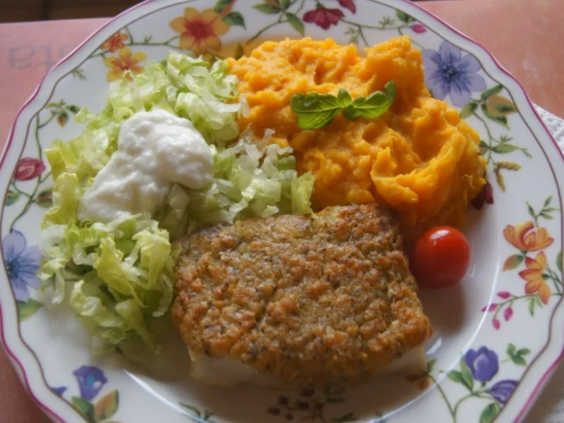 Schlemmerfilet mit Süßkartoffelstampf und Eisbergsalat - Rezept - Bild Nr. 2