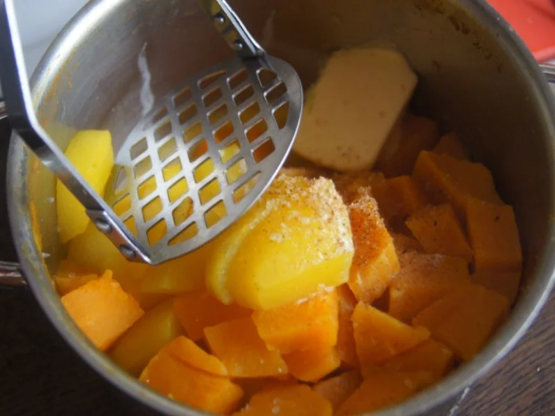 Schlemmerfilet mit Süßkartoffelstampf und Eisbergsalat - Rezept - Bild Nr. 8