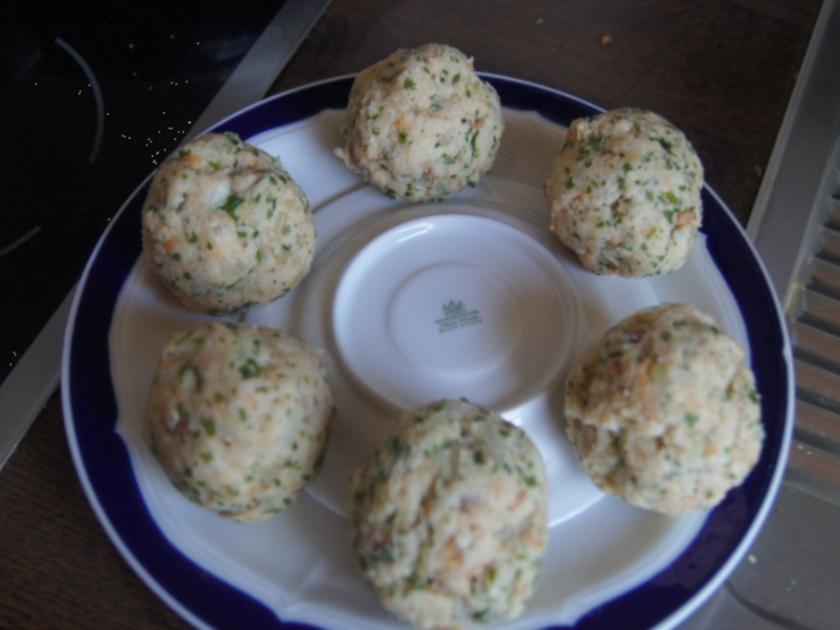 Bayrische Semmelknödel mit Rahmwaldpilzen - einfach - von MausVoh