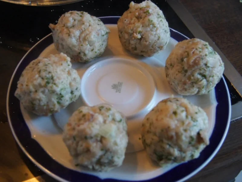 Bayrische Semmelknödel mit Rahmwaldpilzen - Rezept - Bild Nr. 11