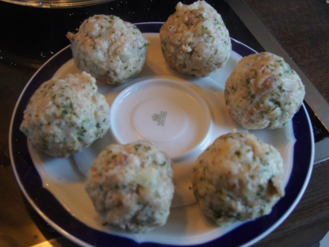 Bayrische Semmelknödel mit Rahmwaldpilzen - einfach - von MausVoh