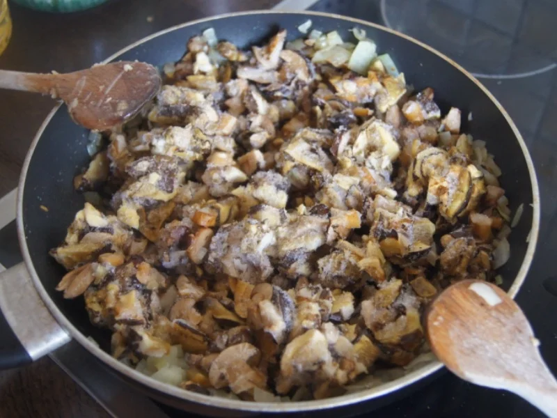 Bayrische Semmelknödel mit Rahmwaldpilzen - Rezept - Bild Nr. 13