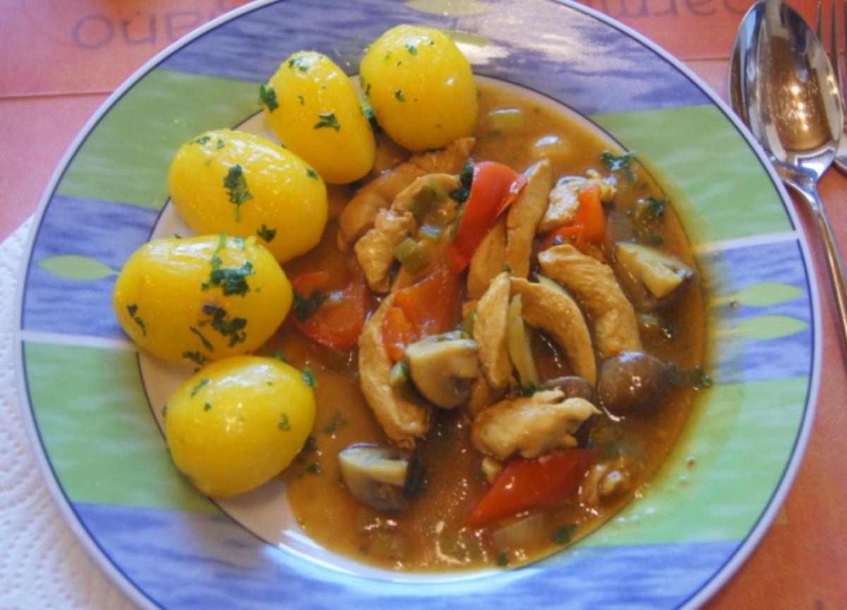 Bilder für Hähnchenbrustfiletcurry mit Petersilienkartoffeln und Feldsalat - Rezept