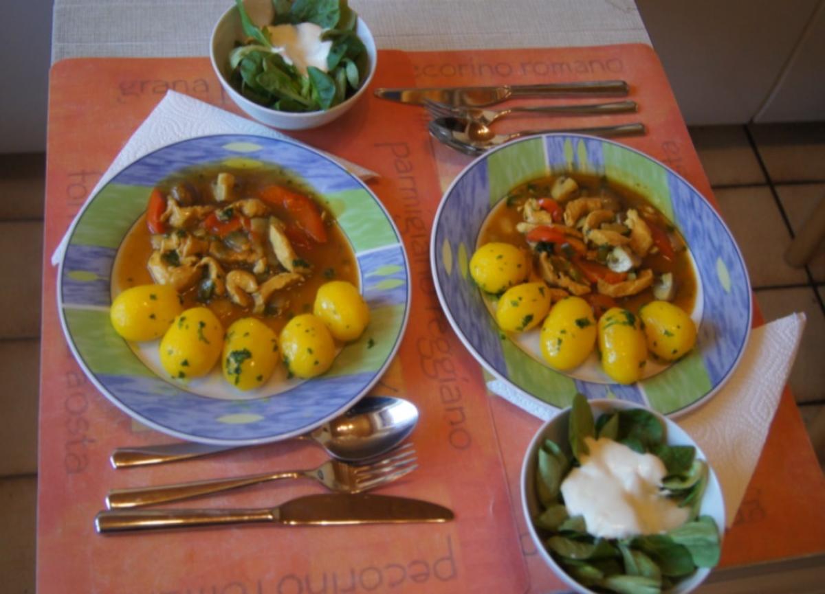 Hähnchenbrustfiletcurry mit Petersilienkartoffeln und Feldsalat - Rezept - Bild Nr. 6385