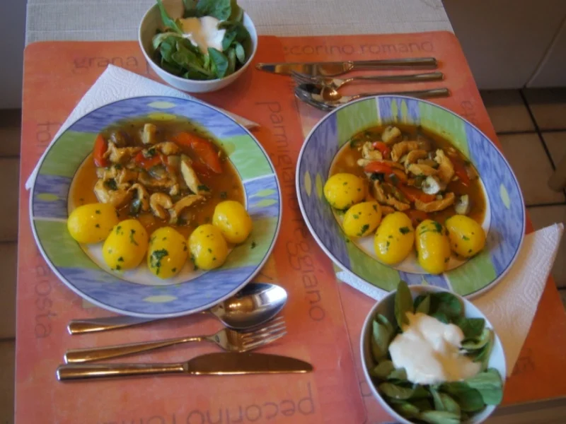 Rezept: Hähnchenbrustfiletcurry mit Petersilienkartoffeln und Feldsalat Bild Nr. 6385 Hähnchenbrustfiletcurry mit Petersilienkartoffeln und Feldsalat - Rezept - Bild Nr. 6385