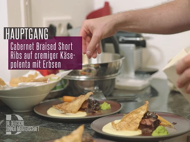 Rezept: Cabernet Braised Short Ribs auf cremiger Käse-Polenta mit Erbsen Bild Nr. 6374 Cabernet Braised Short Ribs auf cremiger Käse-Polenta mit Erbsen - Rezept - Bild Nr. 6374