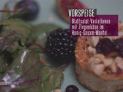 Blattsalat-Wildkräuter-Variationen mit Ziegenkäse im Honig-Sesam-Mantel - Rezept - Bild Nr. 2