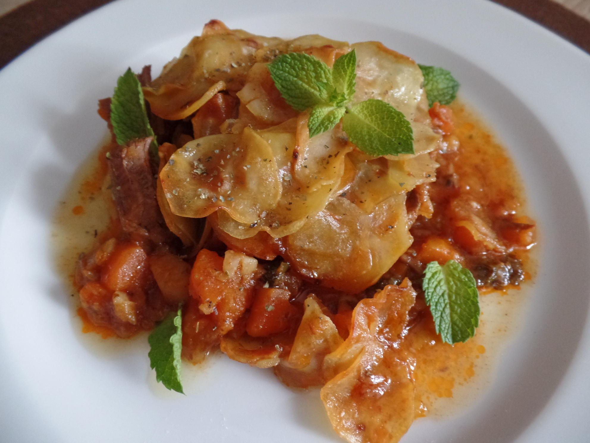 Bilder für Gulasch mit Kartoffelkruste Rezept