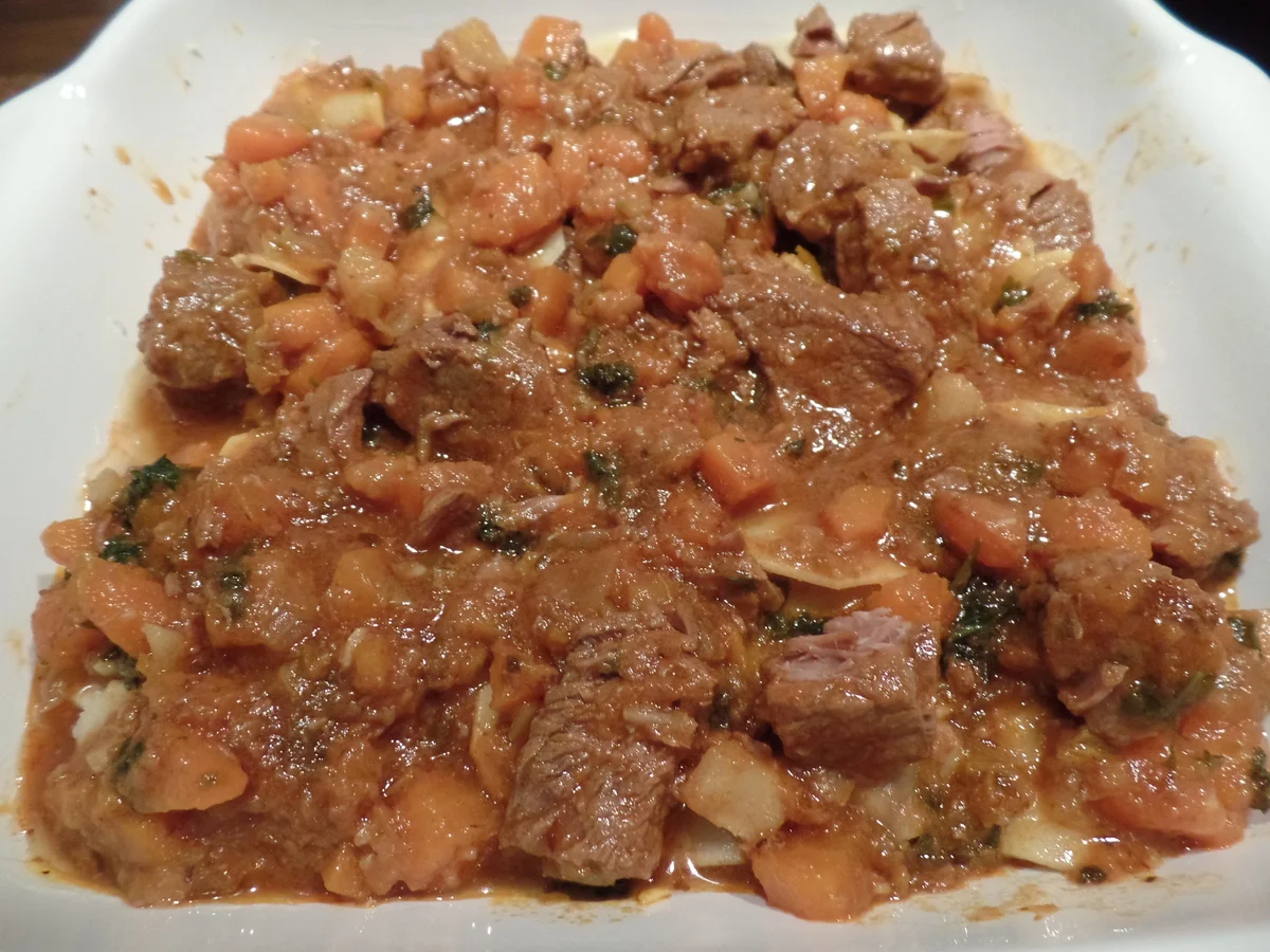 Rezept: Gulasch mit Kartoffelkruste Bild Nr. 6375 Gulasch mit Kartoffelkruste - Rezept - Bild Nr. 6375