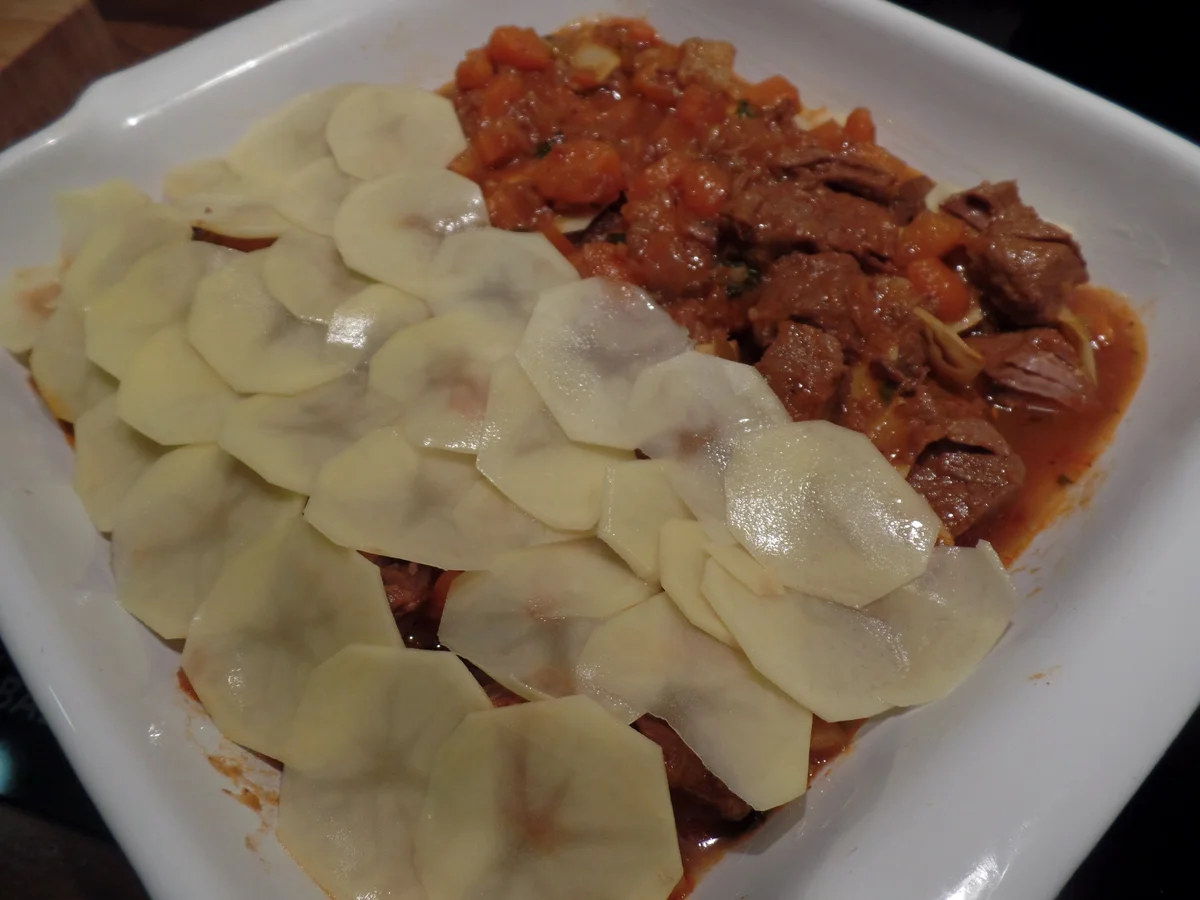 Rezept: Gulasch mit Kartoffelkruste Bild Nr. 6378 Gulasch mit Kartoffelkruste - Rezept - Bild Nr. 6378