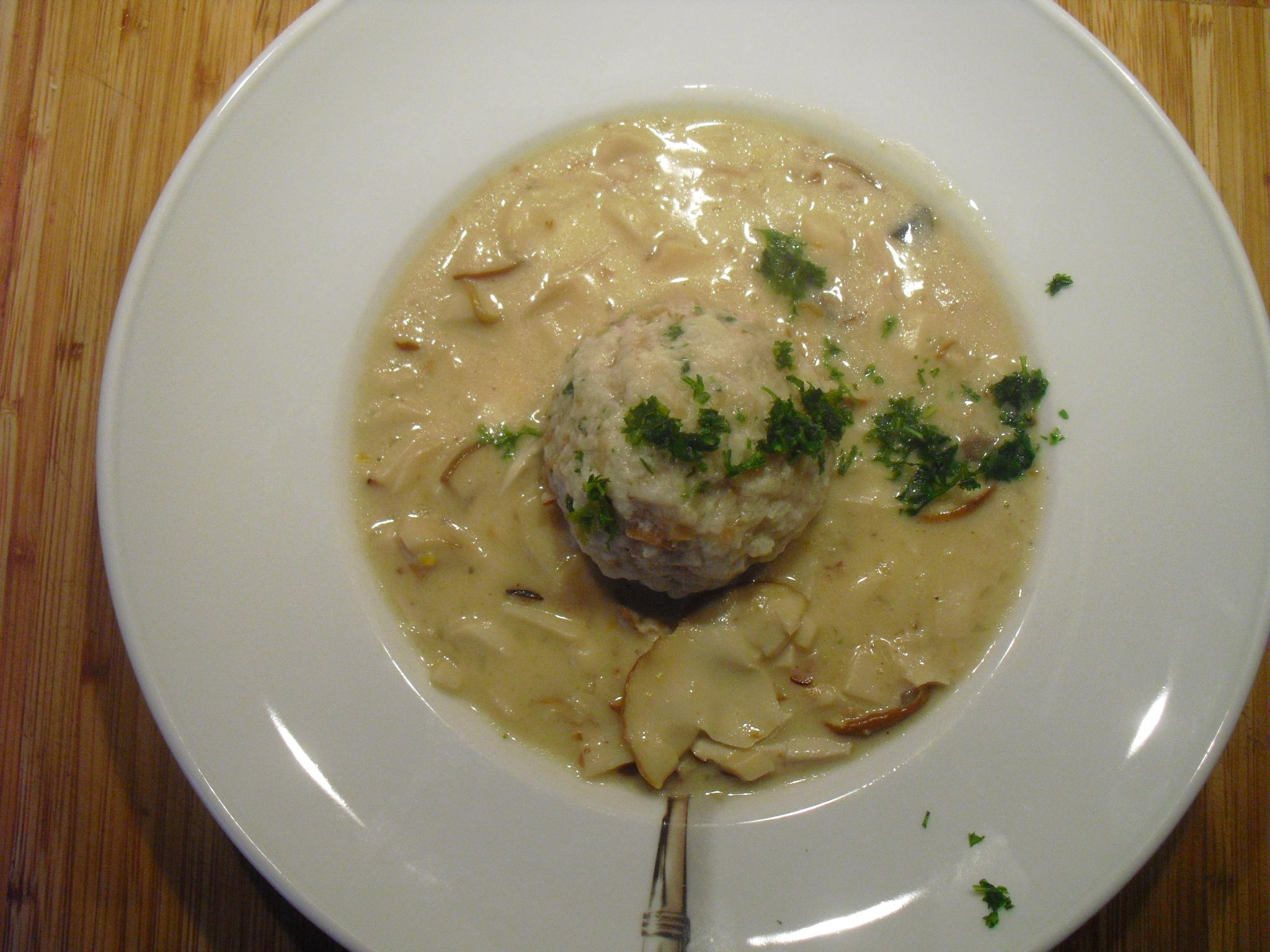 Bilder für Speck-Semmelknödel +Steinpilz Soße - Rezept