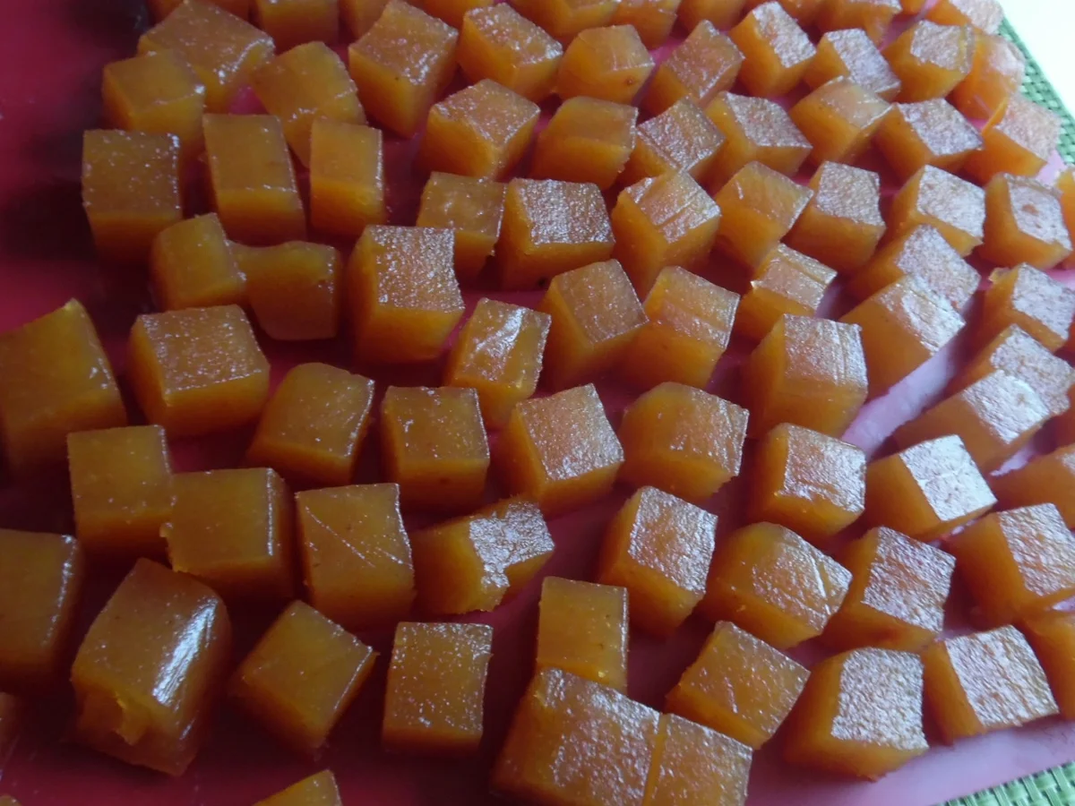 Haselnuss-Törtchen mit Quittengelee-Kern und Streusel - Rezept - Bild Nr. 6