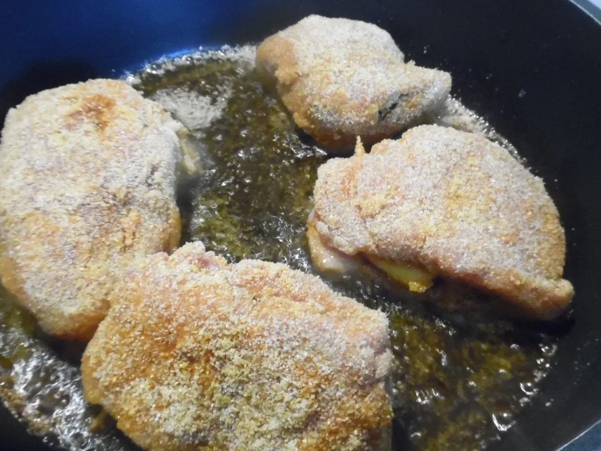 Schweinefilet-Röllchen, Spinat-Gorgonzolasoße und Gnocchi - Rezept - Bild Nr. 6392