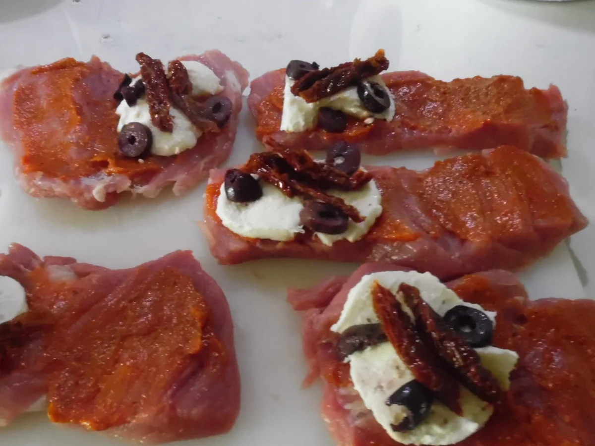 Schweinefilet-Röllchen, Spinat-Gorgonzolasoße und Gnocchi - Rezept - Bild Nr. 6395