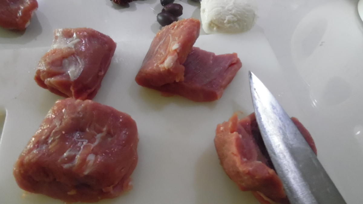 Schweinefilet-Röllchen, Spinat-Gorgonzolasoße und Gnocchi - Rezept ...