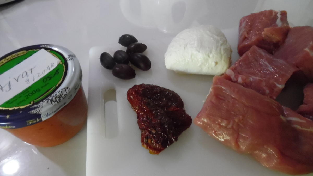Schweinefilet-Röllchen, Spinat-Gorgonzolasoße und Gnocchi - Rezept ...