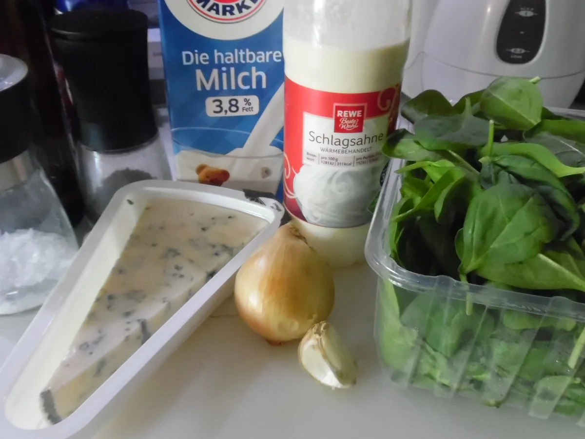 Schweinefilet-Röllchen, Spinat-Gorgonzolasoße und Gnocchi - Rezept - Bild Nr. 6403