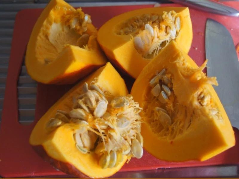 Pikante Kürbiscremesuppe mit Garnelenspieß - Rezept - Bild Nr. 6393