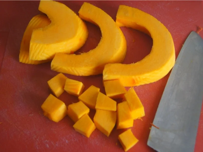 Pikante Kürbiscremesuppe mit Garnelenspieß - Rezept - Bild Nr. 6396